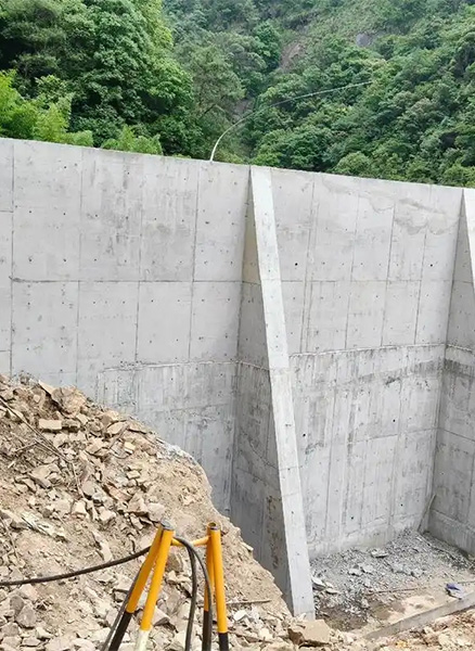 新乡凤泉区重力式挡土墙