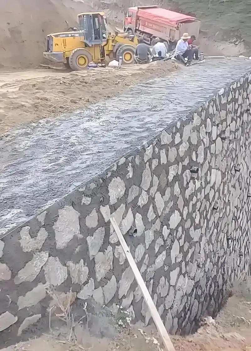 新乡凤泉区边坡加固
